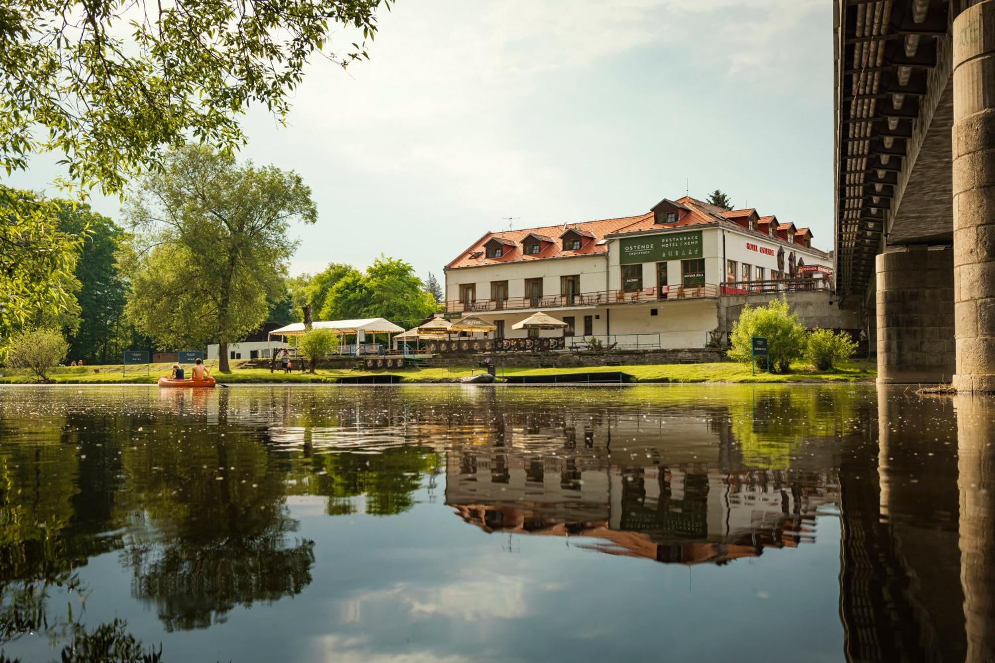 Hotel Ostende Chocerady Bagian luar foto