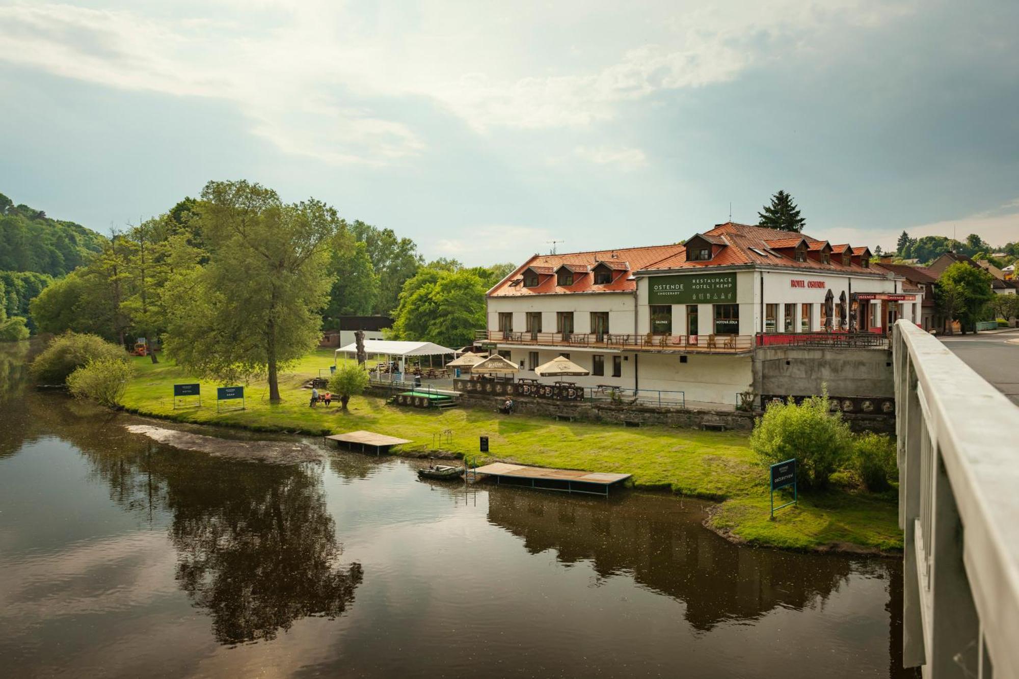 Hotel Ostende Chocerady Bagian luar foto