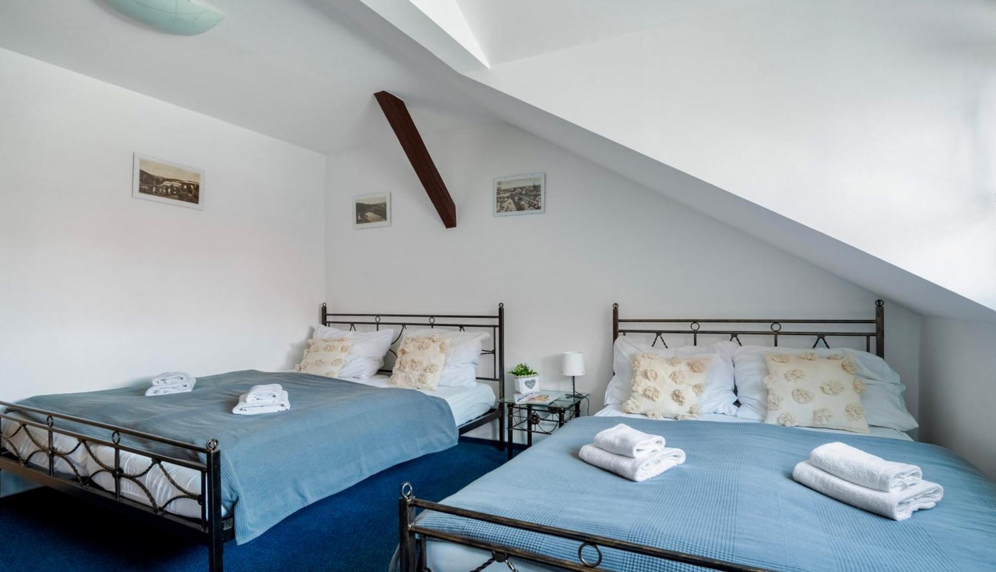 Hotel Ostende Chocerady Bagian luar foto