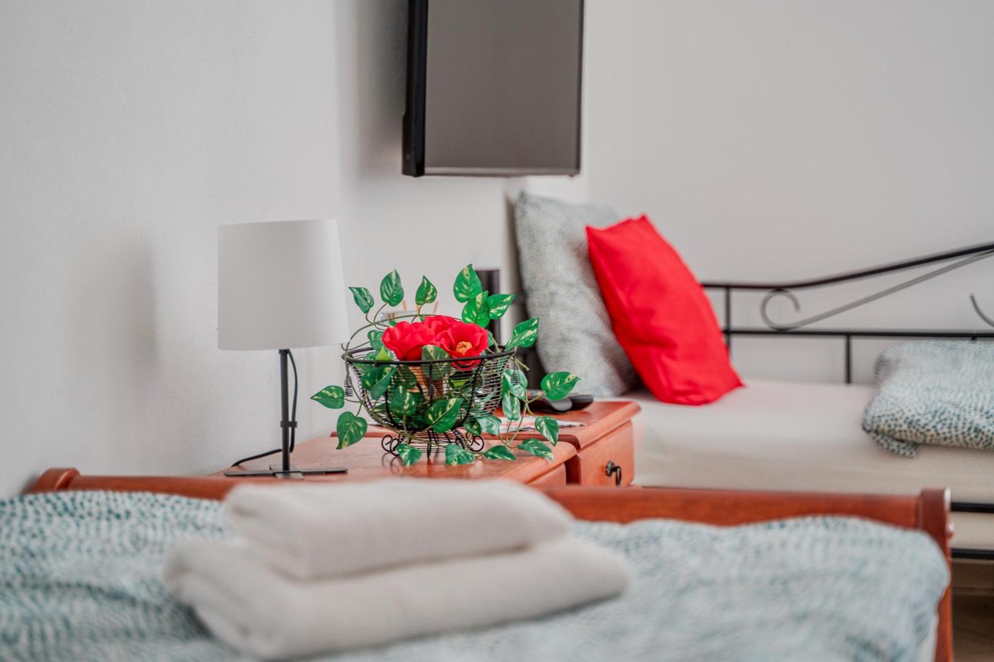 Hotel Ostende Chocerady Bagian luar foto