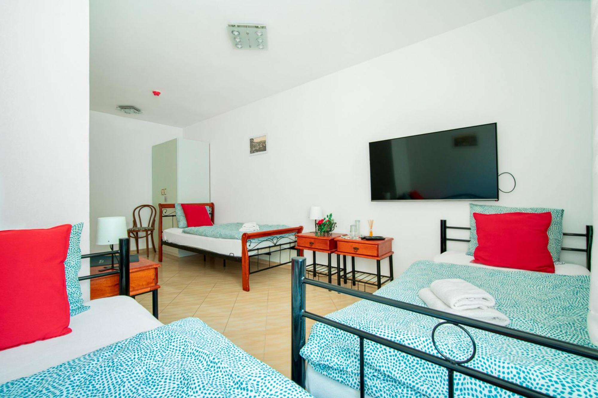 Hotel Ostende Chocerady Bagian luar foto