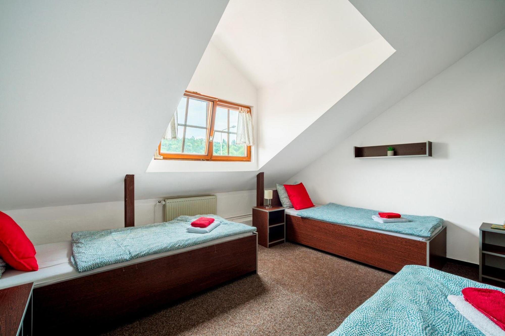 Hotel Ostende Chocerady Bagian luar foto