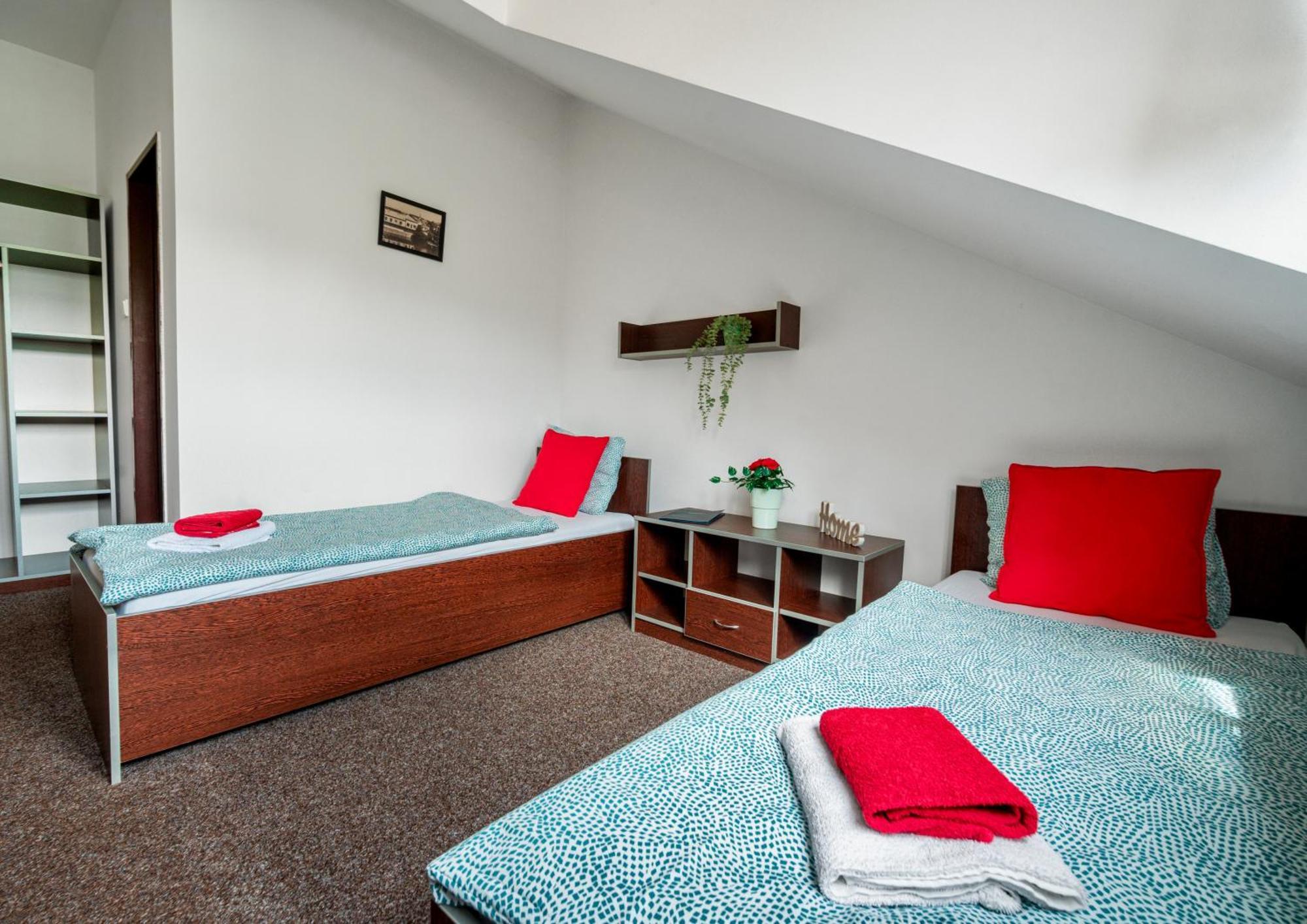 Hotel Ostende Chocerady Bagian luar foto