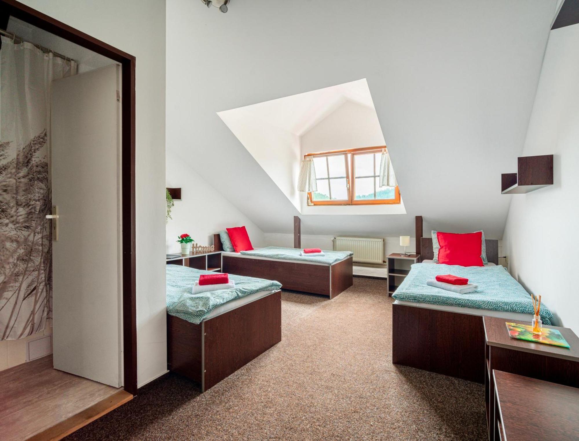 Hotel Ostende Chocerady Bagian luar foto