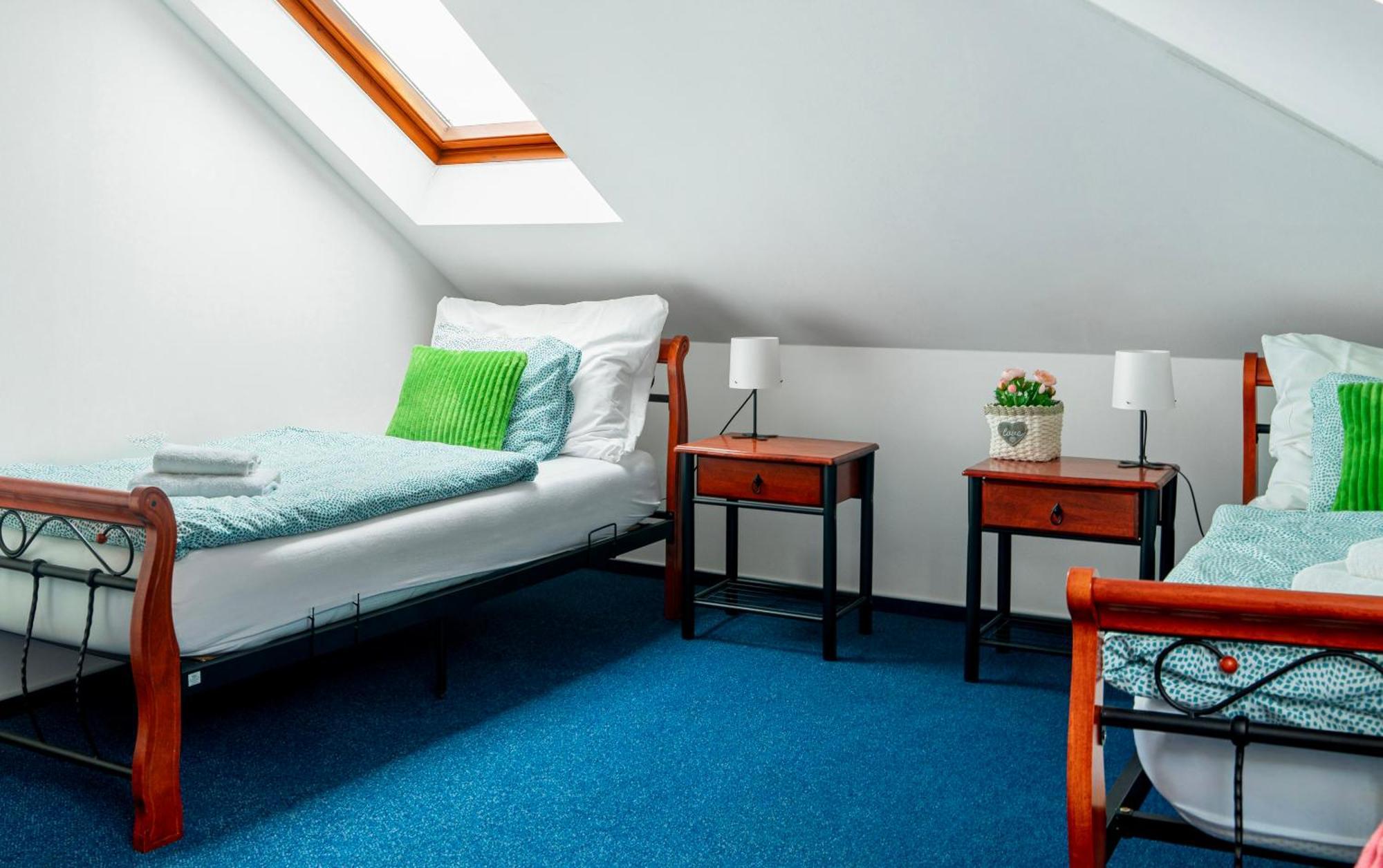 Hotel Ostende Chocerady Bagian luar foto
