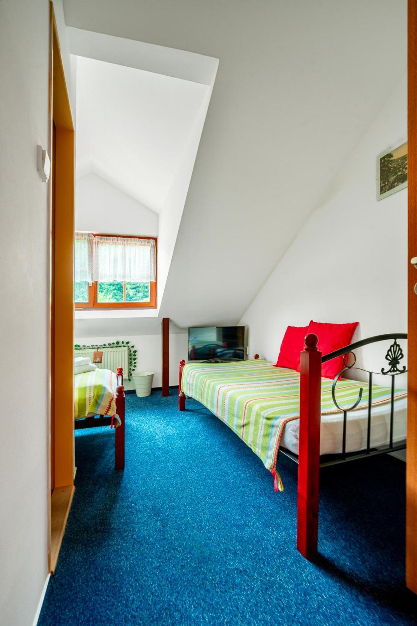 Hotel Ostende Chocerady Bagian luar foto