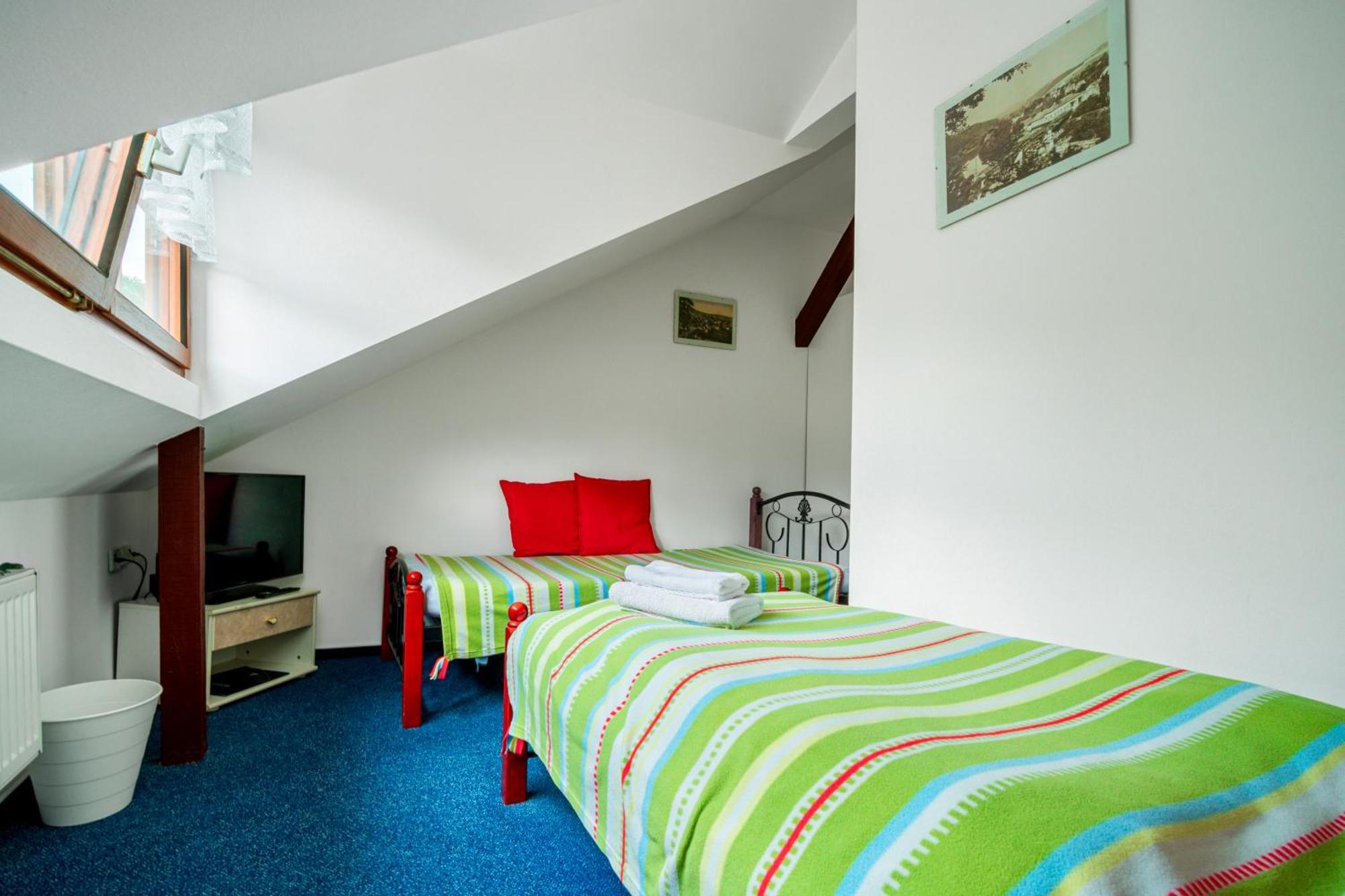 Hotel Ostende Chocerady Bagian luar foto