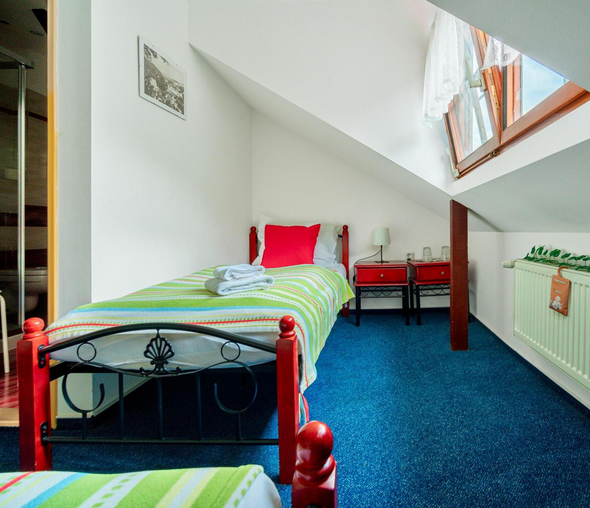 Hotel Ostende Chocerady Bagian luar foto