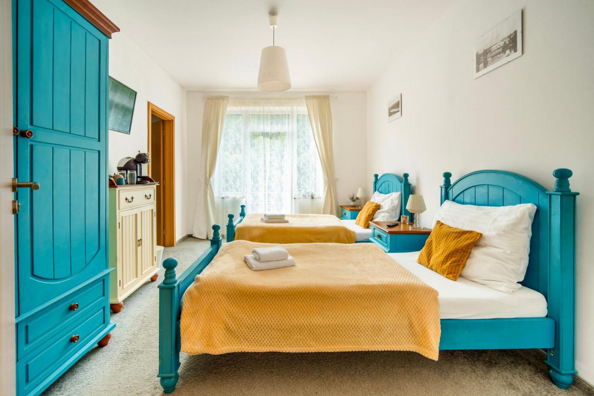 Hotel Ostende Chocerady Bagian luar foto