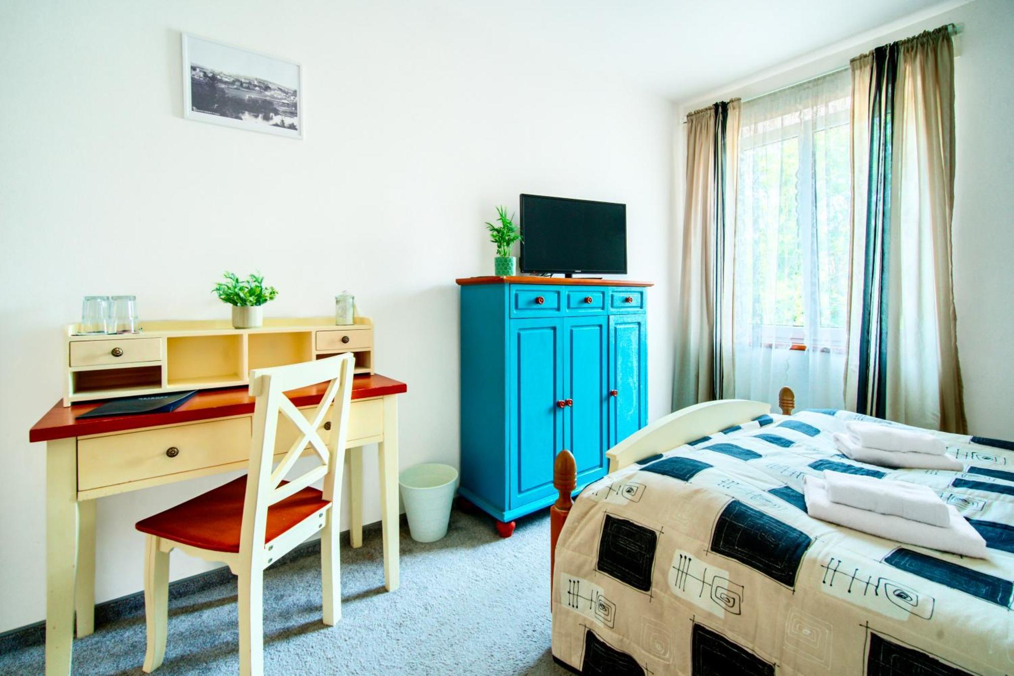 Hotel Ostende Chocerady Bagian luar foto