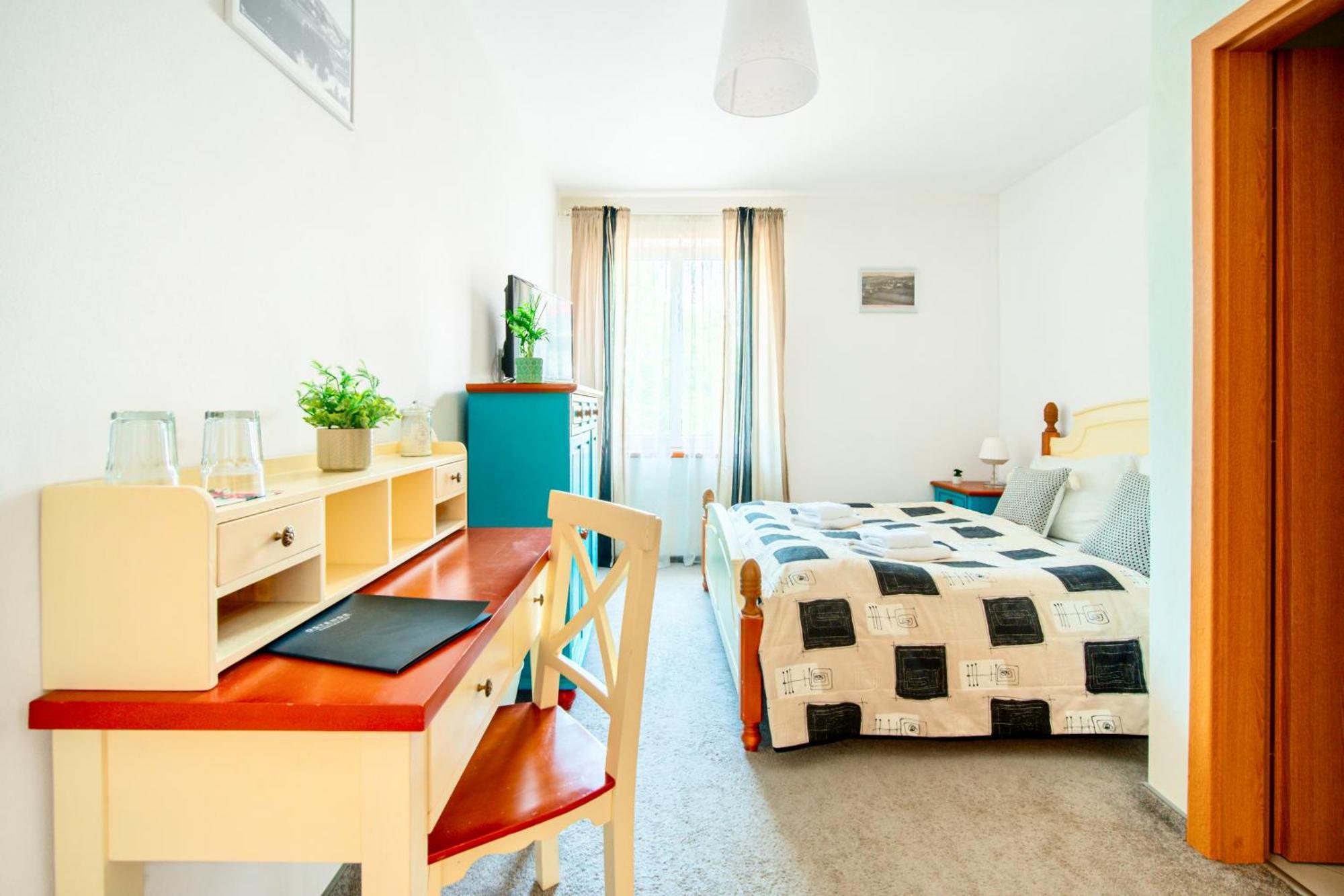 Hotel Ostende Chocerady Bagian luar foto